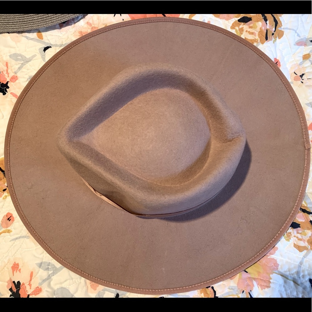 Carly Jean Los Angeles dusty pink hat